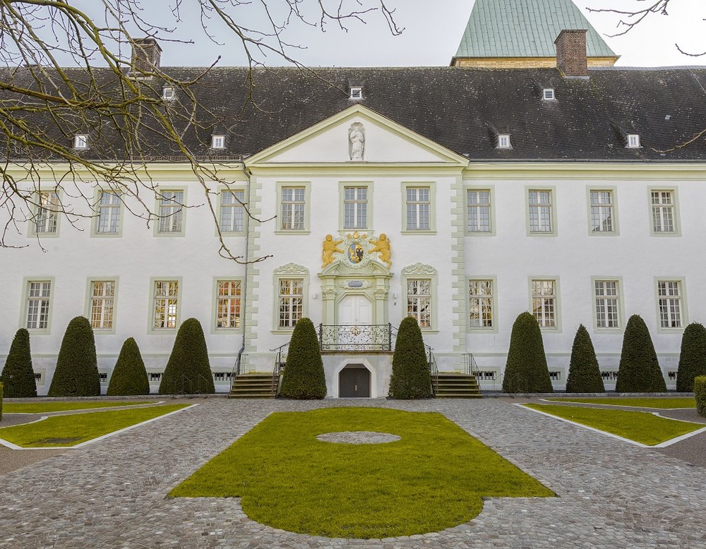 Außenansicht auf die Abtei Liesborn