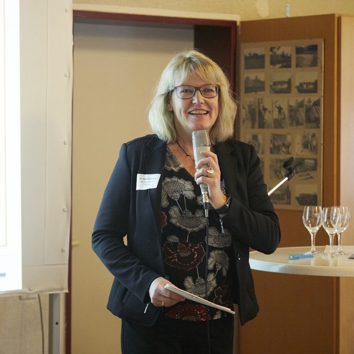 Dr. Yasmine Freigang (vergrößerte Bildansicht wird geöffnet)