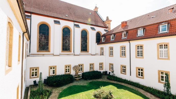 Blick in den Innenhof des ehemaligen Kapuzinerklosters
Foto: Liborianum Blick in den Innenhof des ehemaligen Kapuzinerklosters
Foto: Liborianum