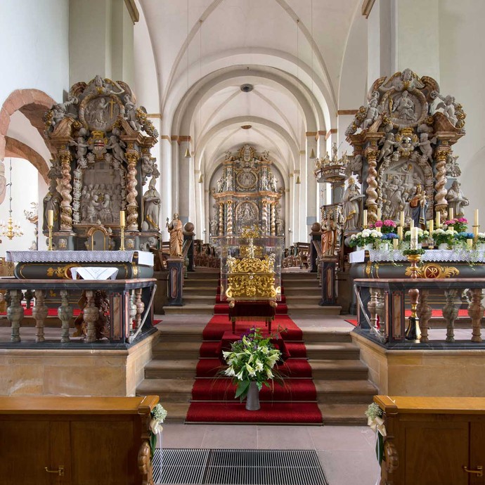 Blick auf den Altarraum des Ehemaligen Freiweltlichen Damenstifts Heeres in Bad Driburg