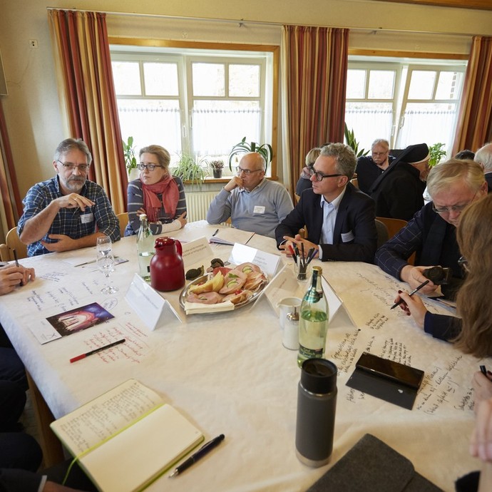 World-Café (vergrößerte Bildansicht wird geöffnet)