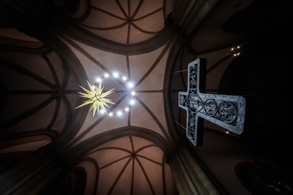 Gewölbe mit Kreuz. Foto: Hochschule für Kirchenmusik / Stephan Schütze.