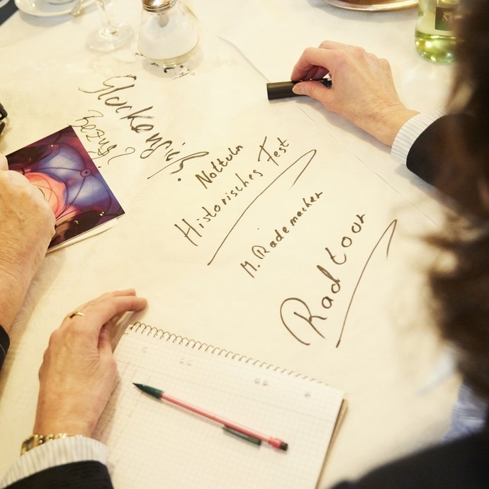 World-Café (vergrößerte Bildansicht wird geöffnet)