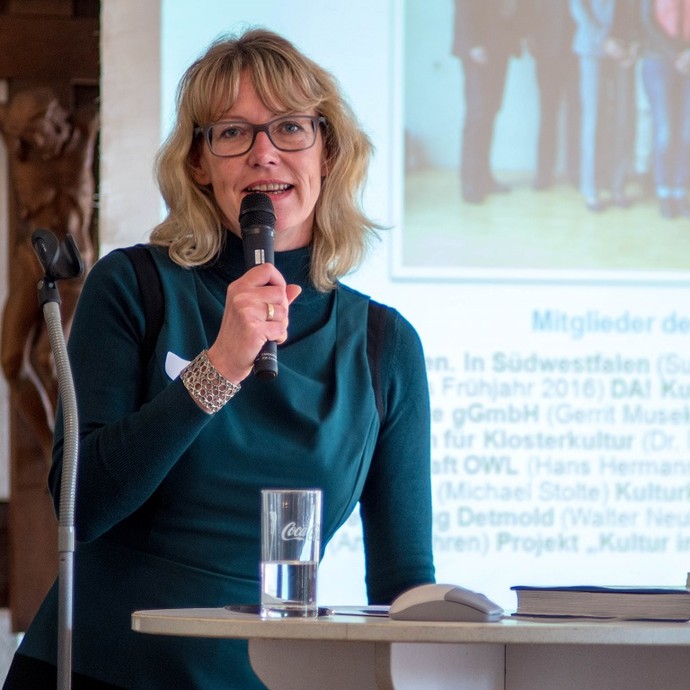Dr. Yasmine Freigang (vergrößerte Bildansicht wird geöffnet)
