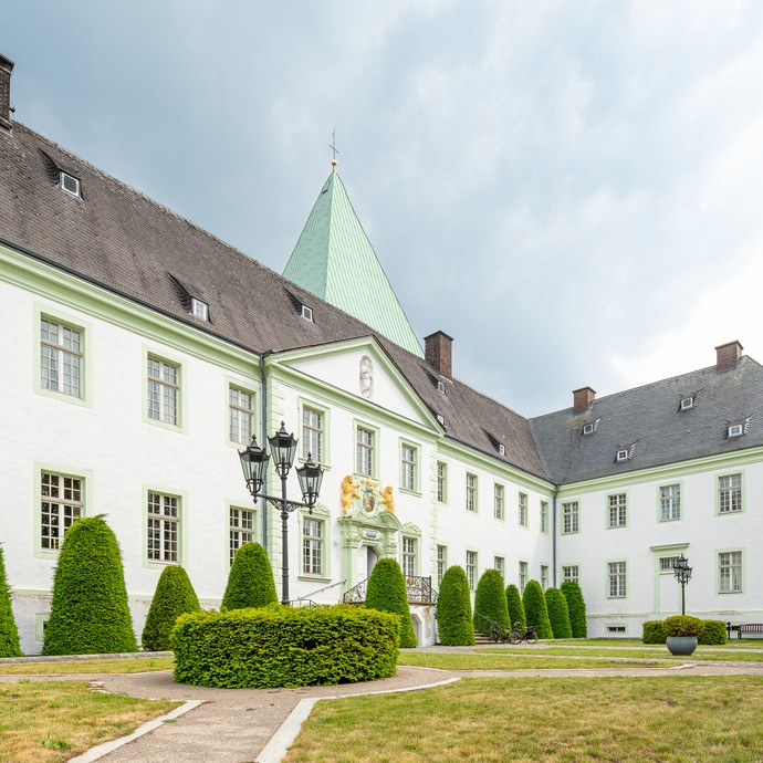 Blick auf die Fassade des Abteigebäudes in Wadersloh-Liesborn