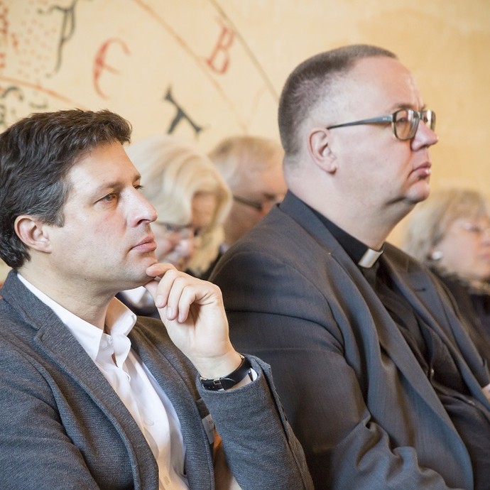 Teilnehmer (vergrößerte Bildansicht wird geöffnet)