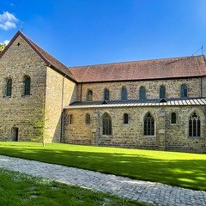 Außenansicht der Stiftskirche des heutigen Schlosses Selm-Cappenberg. © Unbekannt.