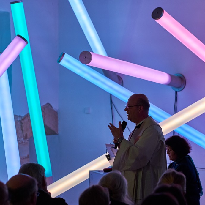 Lichtinstallation im DA, Kunsthaus Kloster Gravenhorst mit Publikum. © Michael Jezierny.