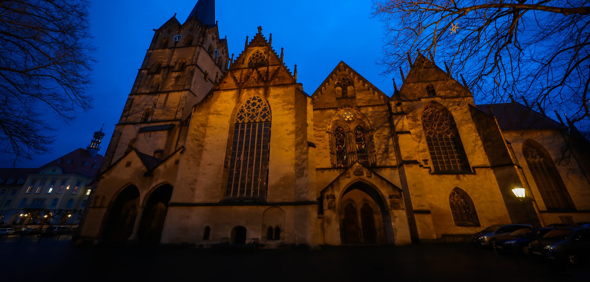 Außensicht bei Abend. Foto: Hochschule für Kirchenmusik / Stephan Schütze.