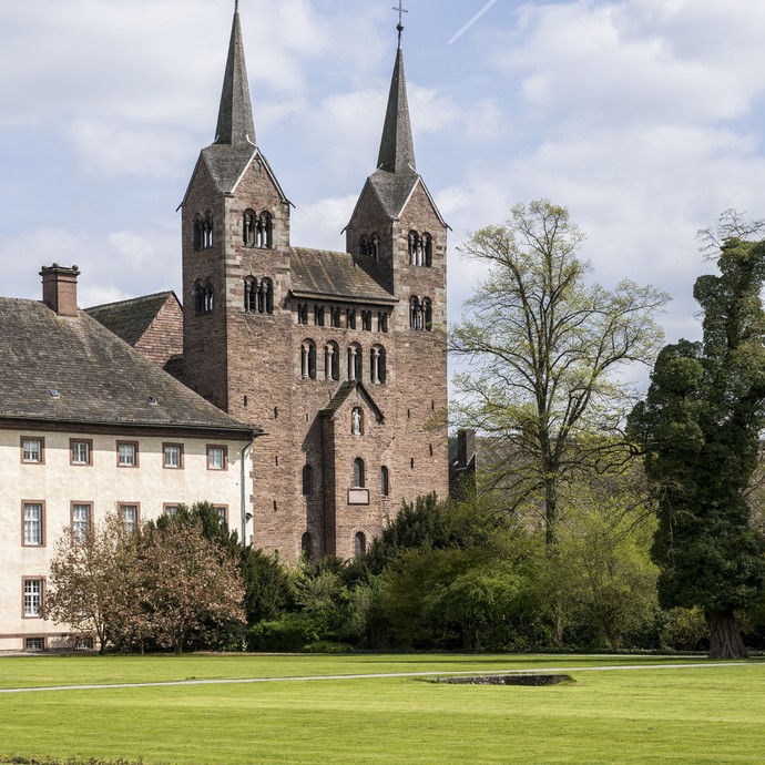 Das Kloster Corvey in Höxter. Zu sehen ist das Karolingische Westwerk. Errichtet wurde es im 9. Jahrhundert. Seit 2014 ist es UNESCO-Welterbe. © Kalle Noltenhans.