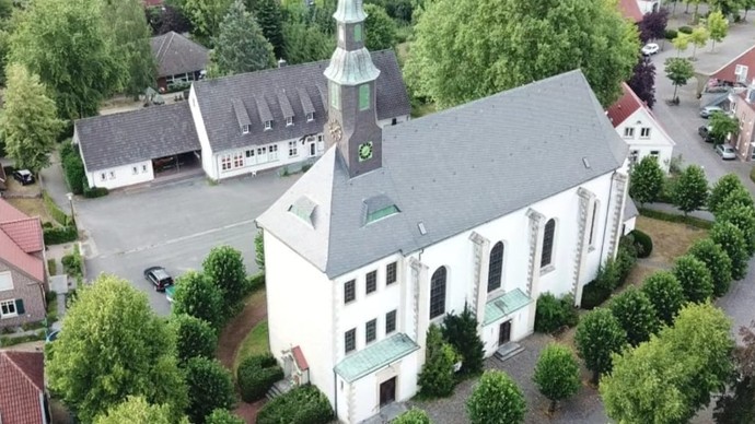 St. Georg Stiftskirche. St. Georg Stiftskirche.