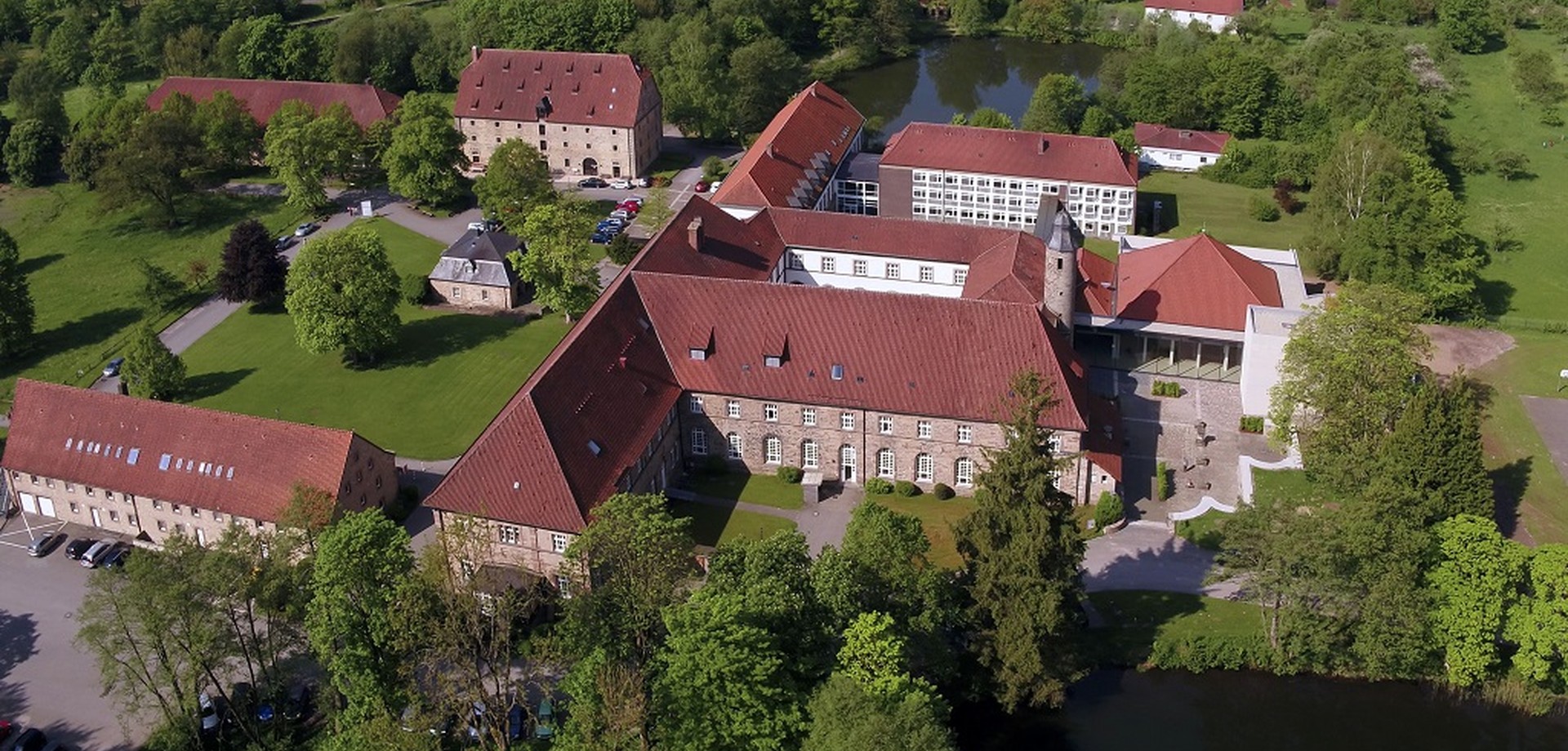 Luftbild der Klosteranlage. Foto: www.braun-media.de.
