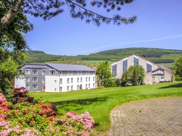 Blick auf das Bergkloster Bestwig. Foto: SMMP / Ulrich Bock.