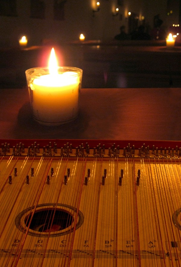 Kerze in der Kirche. Foto: Institut St. Bonifatius.