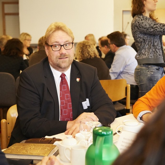 World-Café (vergrößerte Bildansicht wird geöffnet)
