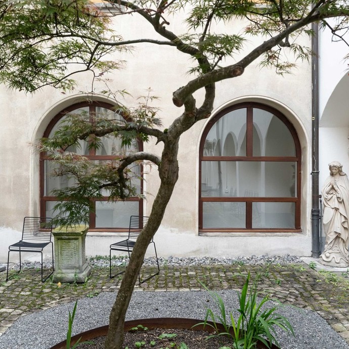 Kloster Stans
Foto: Edward Beierle (vergrößerte Bildansicht wird geöffnet)