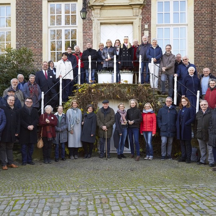 Gruppenfoto (vergrößerte Bildansicht wird geöffnet)